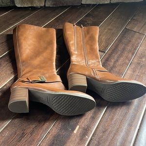 Aerosols wide Calf Leather boots size 11.